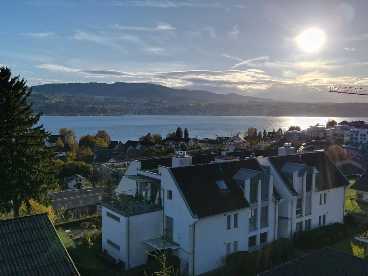 Traumsicht auf den Zürichsee und in die Berge