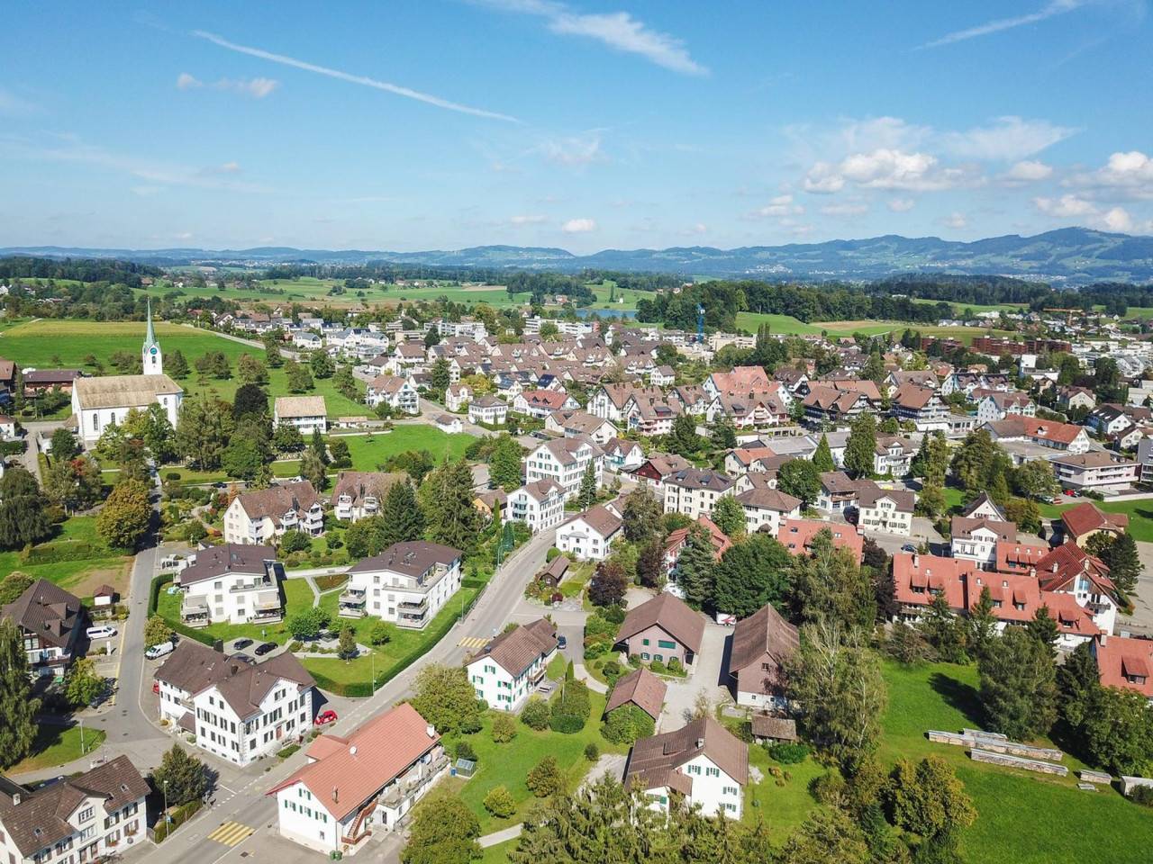 4 1/2-ZIMMER GARTENWOHNUNG, SONNIG, RUHIG, MITTEN IM DORF